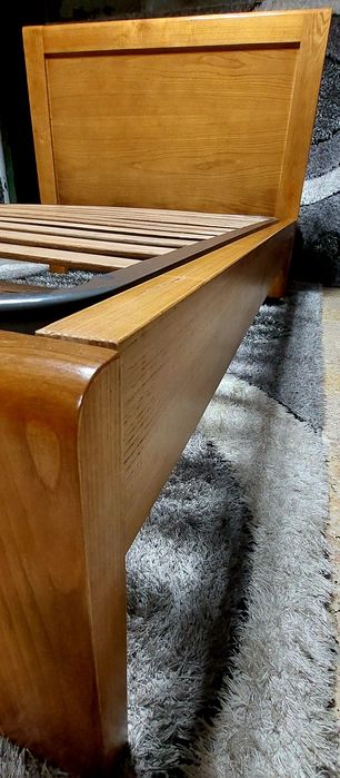 Cama de solteiro com estrado