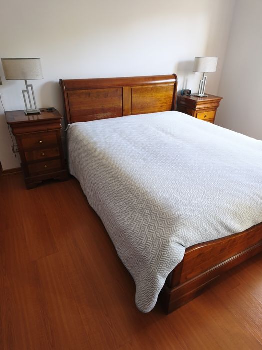 Cama de casal em cerejeira