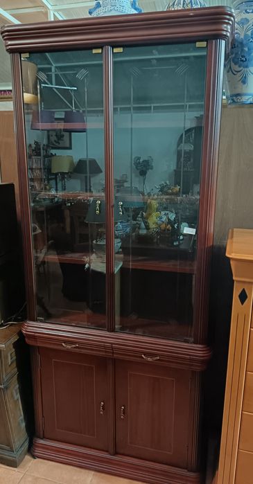 Móvel vitrine cerejeira