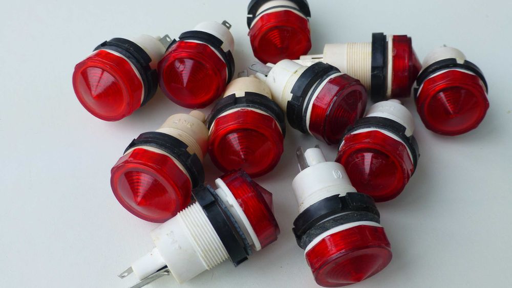 Сигнальна арматура AME з лампою КМ24-90, U 24V до 660V  Ціна 30грн.