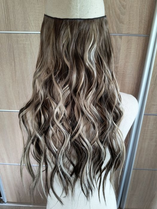 Nowe falowane włosy na żyłce flip in 50 cm refleksy pasemka blond