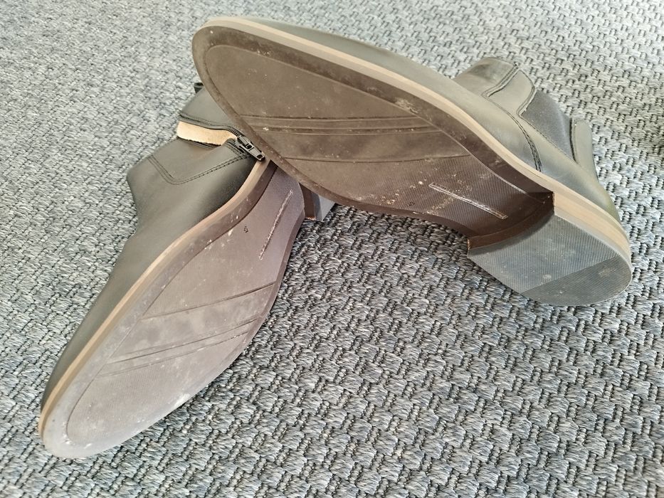 Bota em pele tamanho 43