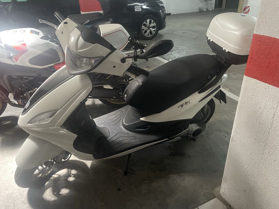 Piaggio Fly 50 2014 — Excelente Estado + Mala Top Case