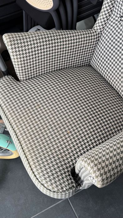IKEA poltrona preta e branca