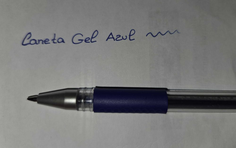Caneta de gel azul + recargas