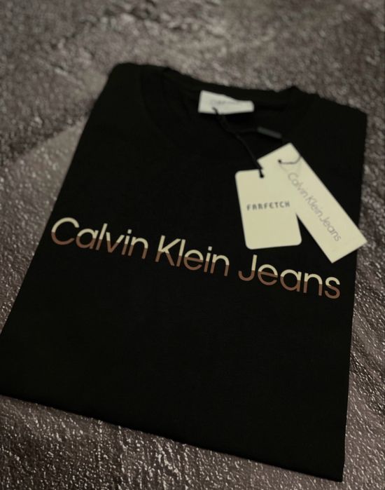 Чоловічі футболки в наявності