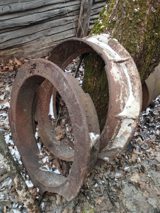 Люки канализационные.