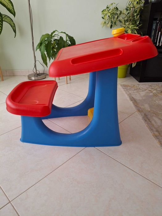Banco infantil em plástico – leve e resistente