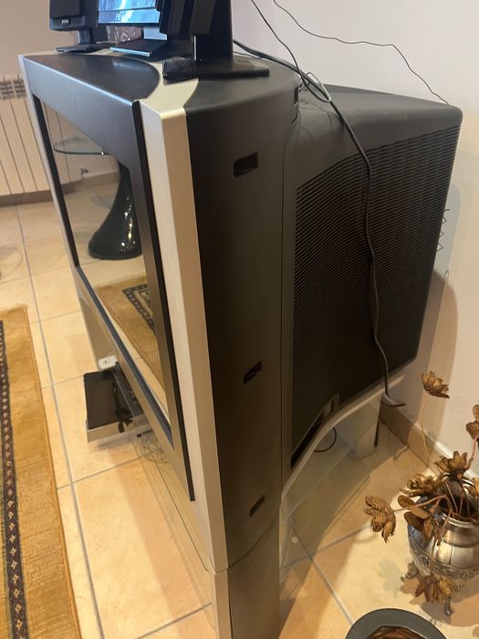 TV Sony WEGA grande móvel original Sony | 150 € | Chaves  Vendo televisão Sony WEGA de grandes dimensões, com móvel/suporte original Sonyincluído