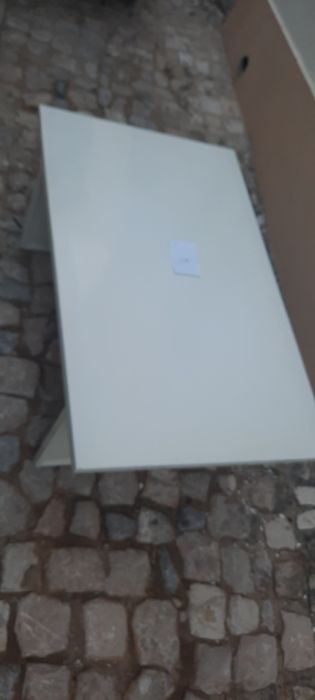 Mesa de apoio baixa