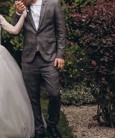 Шикарний весільний костюм трійка