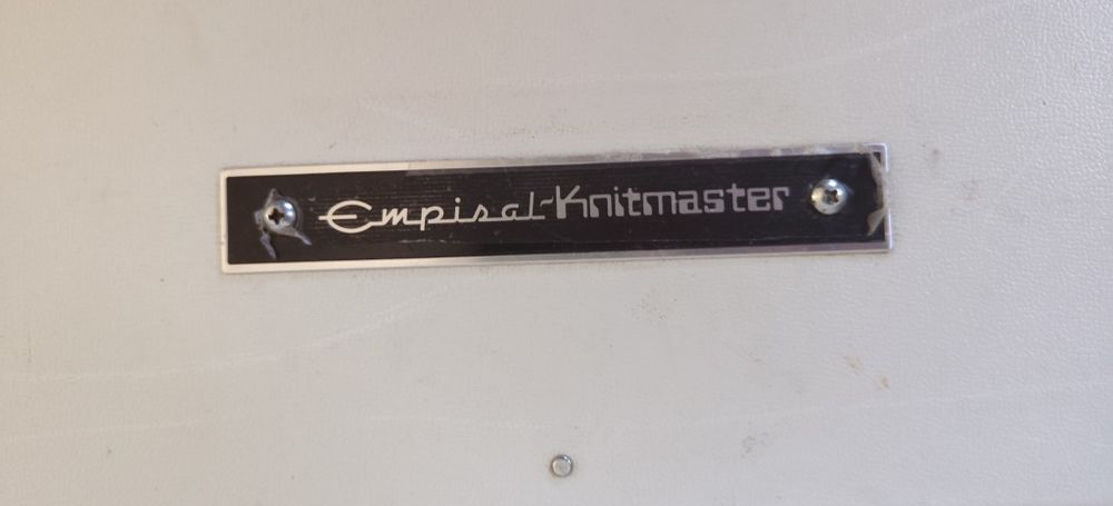 Maszyna dziewiarska Empisal Knitmaster 323
