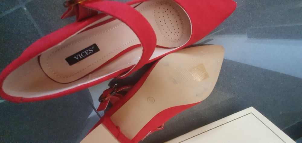 Buty na obcasie czerwone