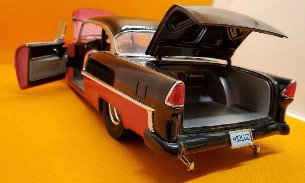 Bel Air 1955 Modelo em escala 1:16 Rosa e preto
