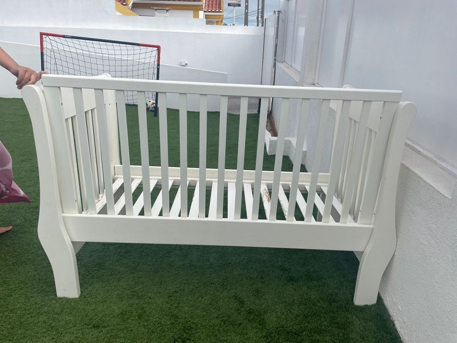 Cama de criança da Companhia Inglesa