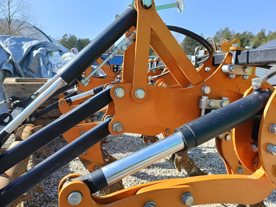 Wynajem maszyny SPIDER 7M300 pług dłutowy