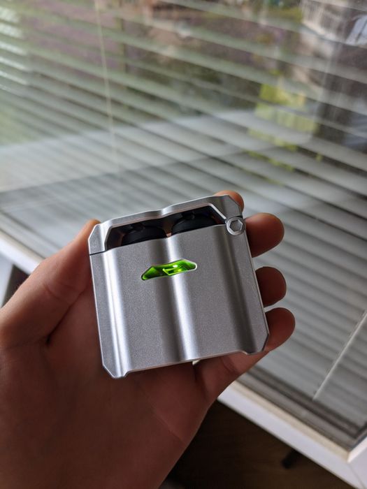 Нові бездротові ігрові навушники з повербанком