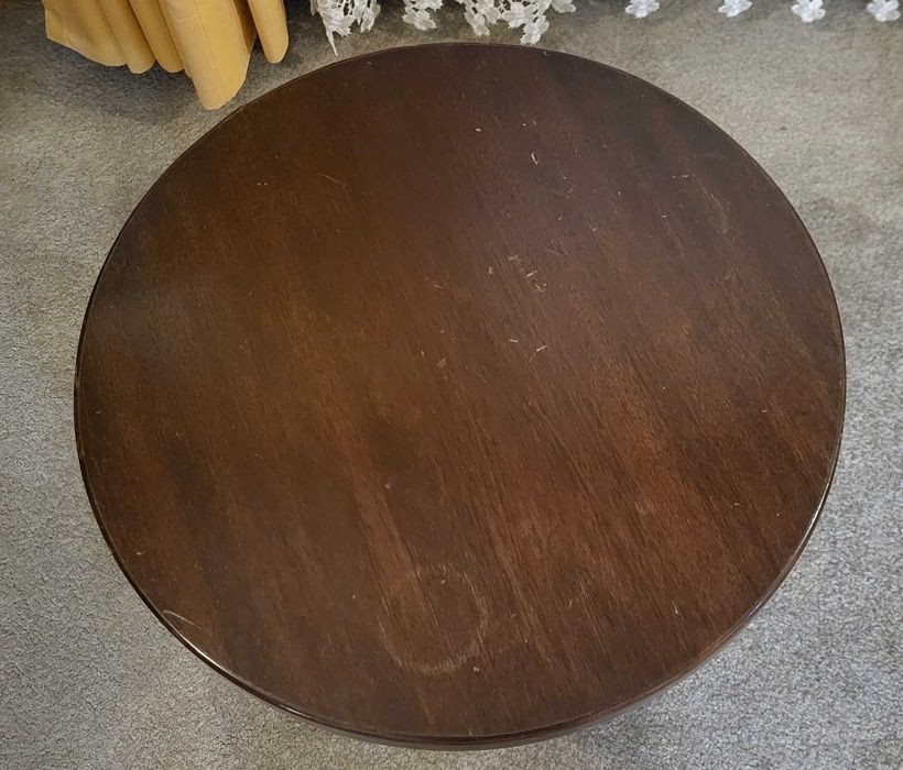 Mesa pequena em madeira - muito antiga