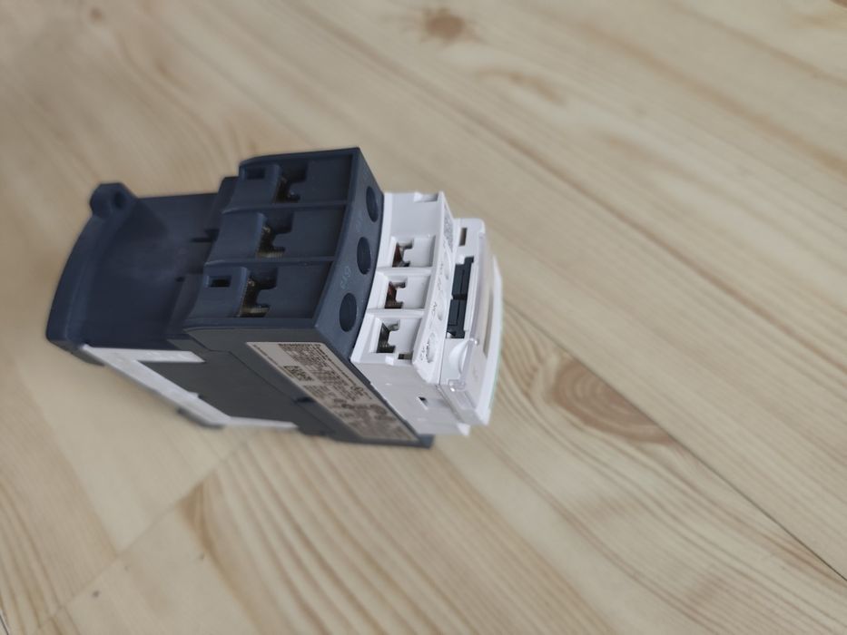 Stycznik Schneider Electric LC1D25BD – 25A lub LC1D09BL 1 szt