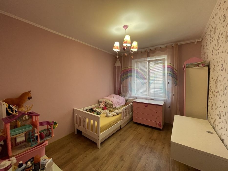 Сдам 3-комн квартиру Газ.Таирова Ак.Королева, 75.
В доме газ ! 
Три раздельные комнаты