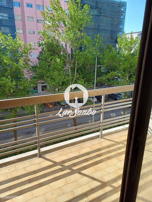 Apartamento T2, na zona da Rua Costa Cabral, junto ao Metro, dispon...