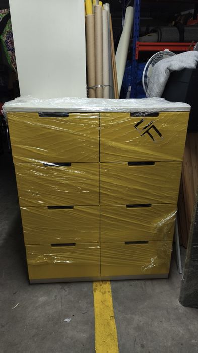 Puff, estante e armário