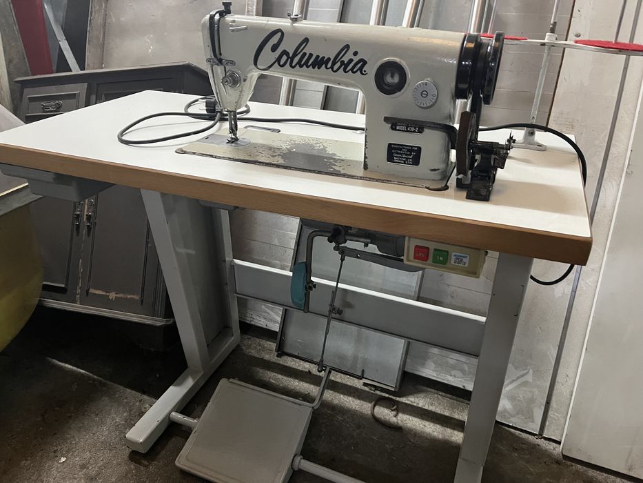 Maquina de costura Columbia a trabalhar a 100%
