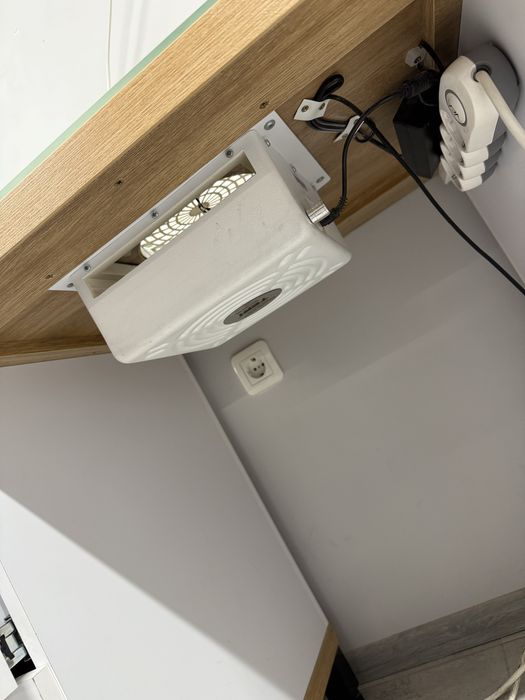 Терміново стіл для салону манікюрний офісний