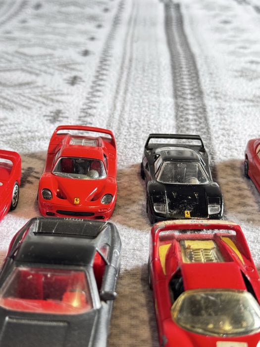 Lote de 9 miniaturas de carros da Ferrari
