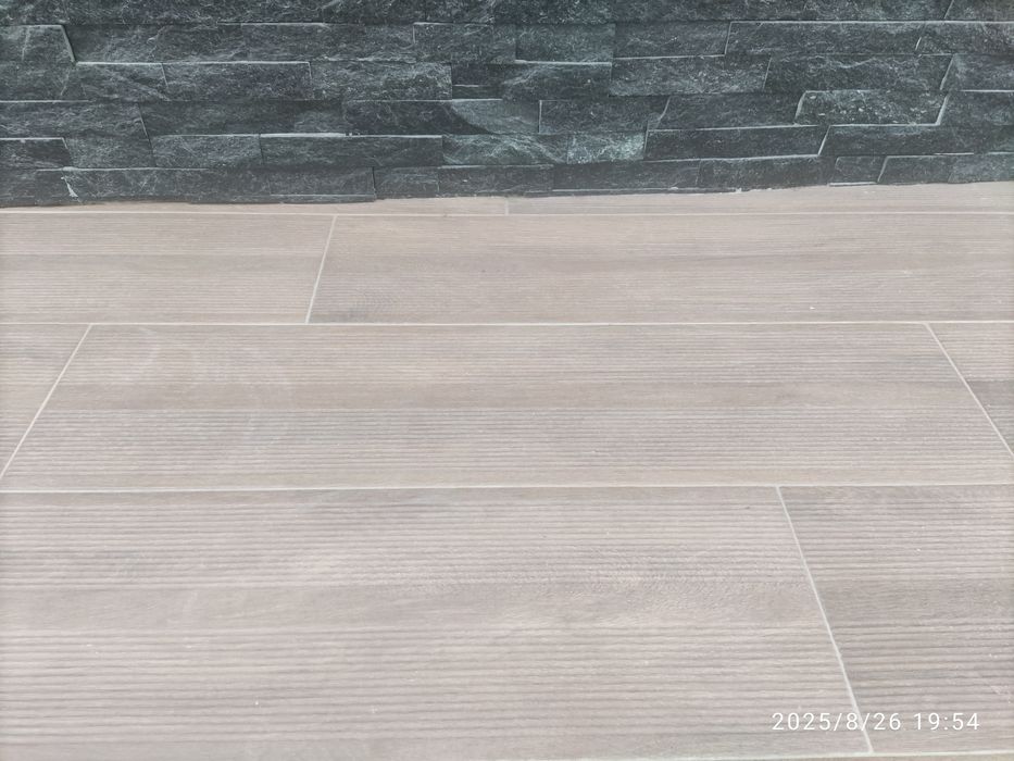 Deck grês porcelânico (20x80cm)