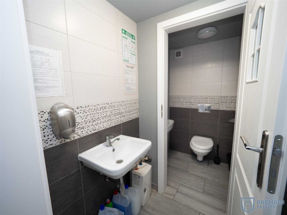 Lokal parterowy z witryną, ul. Karmelicka ENG