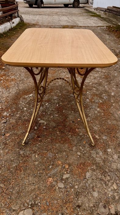 Столи 3 шт.  Стан хороший