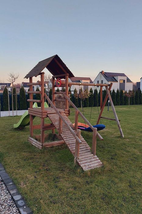 Domek dla dzieci, huśtawka, zjeżdżalnia