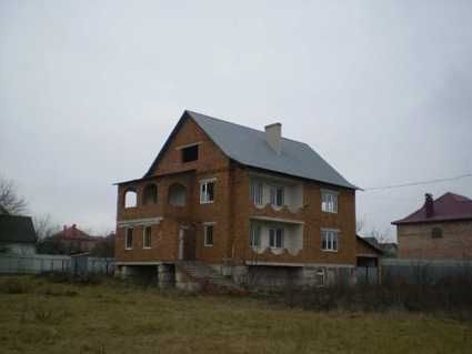 продаж житлового будинку та земельної ділянки
