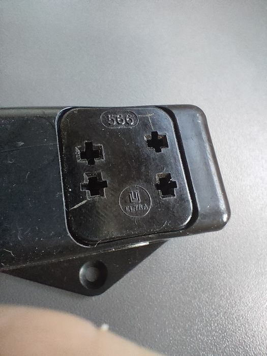 Gniazdo Eltra 566