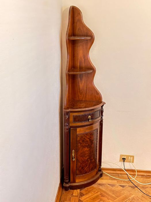 Móvel de canto em excelente estado