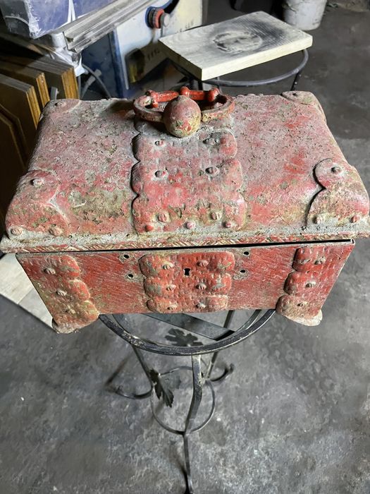 Szkatułka kufer  metalowa
