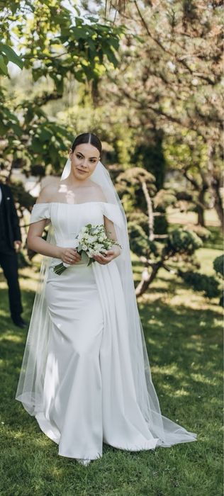 Весільна сукня в розмірі 42-44(s, m).