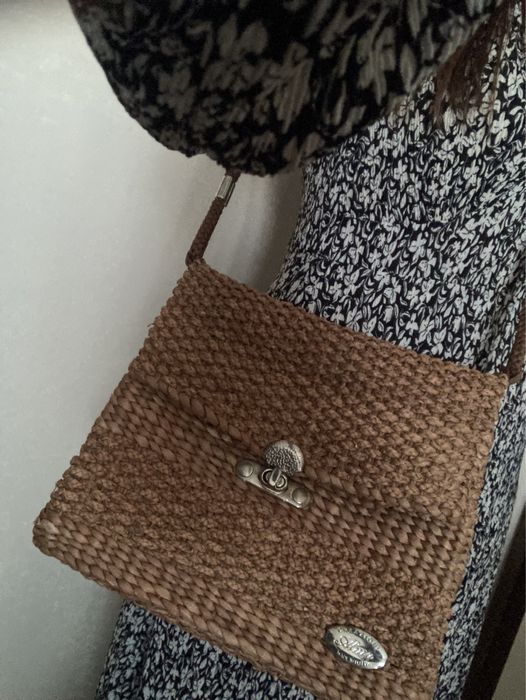 Mala tiracolo em verga