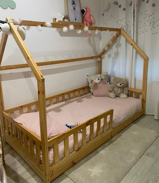 Cama de criança Montessori.