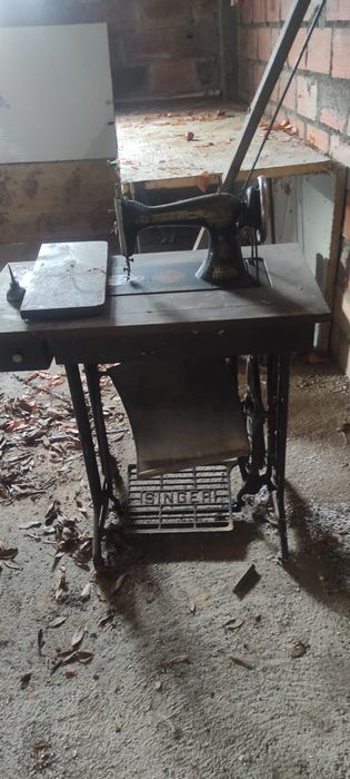 Máquina de Costura Antiga Singer