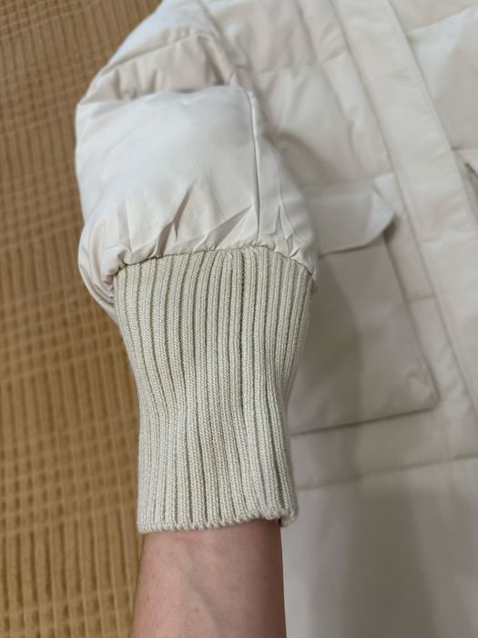 Пуховик в молочному кольорі