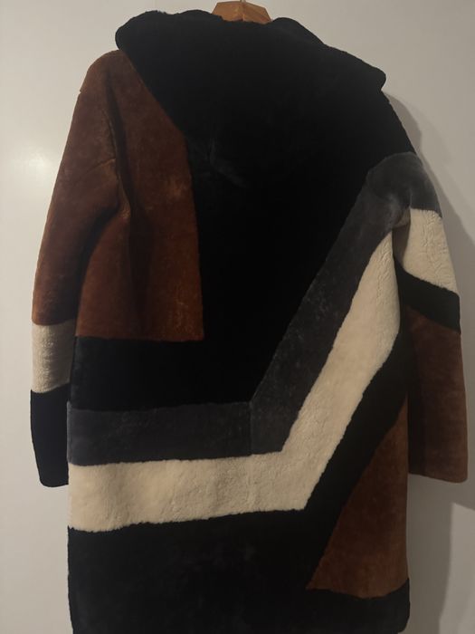 Шубка з натурального хутра Мутон , в ідеальному стані ,