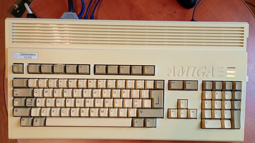 Sprzedam Amigę 1200