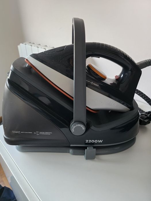 Ferro de engomar com caldeira como Novo.