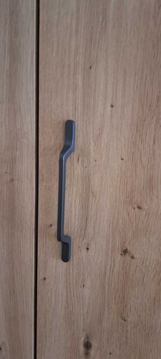 Szafa 3 drzwiowa w naturalnej okleinie dębowej.