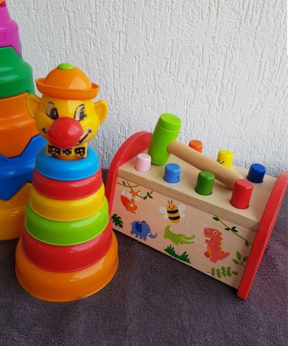Zestaw zabawek dla dzieci przebijanka drewniana wieża piramidka