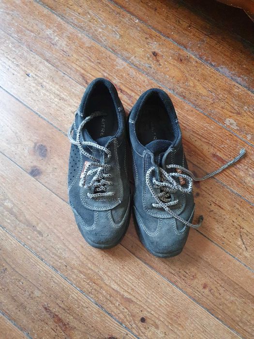 Calçado de segurança. Bom estado. Biqueira de aço. Número 38