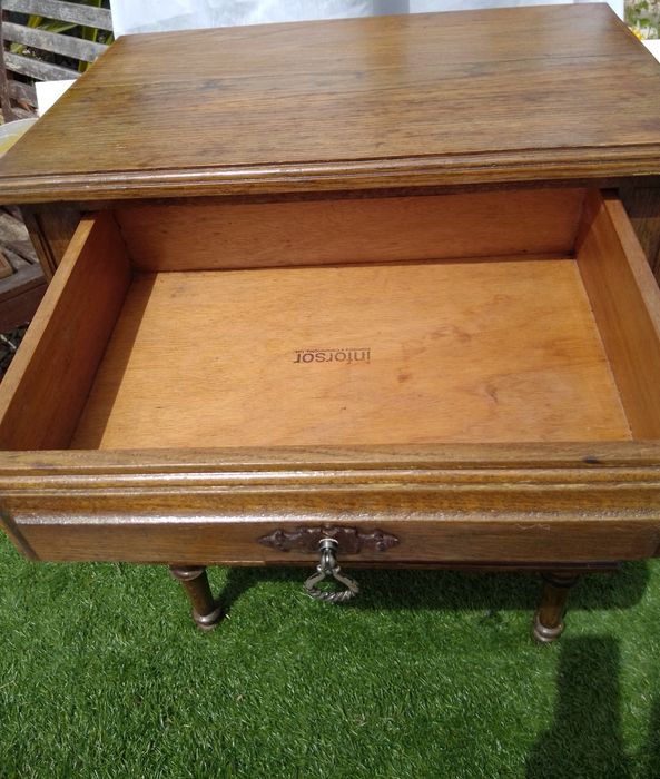 Mesa de Cabeceira Antiga em Madeira Maciça