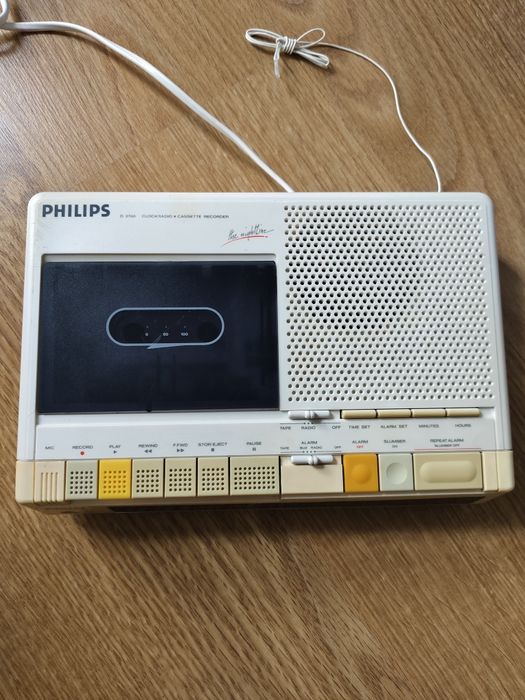 Philips D3700 радіоприймач, програвач на касети, годинник